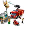 Immagine della costruzione assemblata. Con i mattoncini puoi costruire: Camion pompieri, moto dei pompieri, chiosco burger king, le figure e tanti accessori