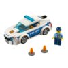 Immagine della costruzione assemblata. Puoi costruire l'auto della polizia, la figure e gli accessori