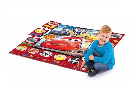 imagine del puzzle assemblato con il bimbo che gioca