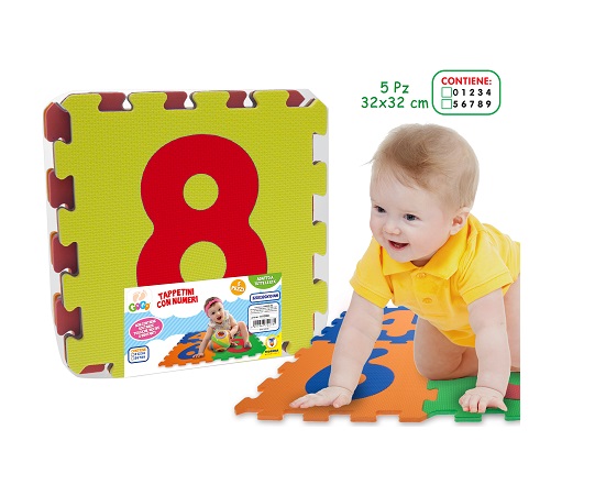 immagine della confezione chiusa e dei tappetini a terra montati con il bimbo che gattona sopra